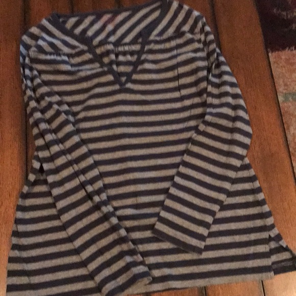 Bundle of long-sleeve women’s shirts. - Picture 5 of 6